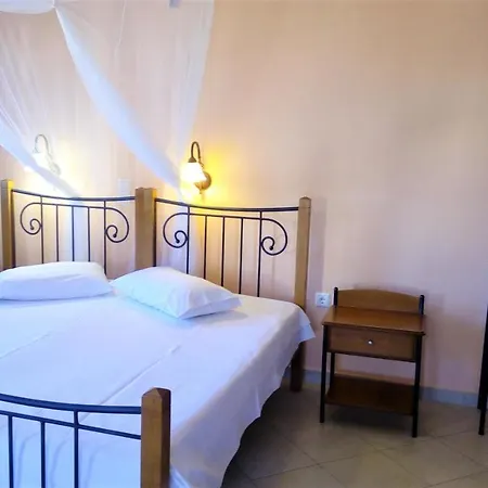 Naxos Seaside Retreat - Akti Breezy Escape